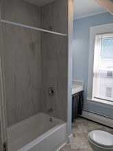 2 Jackson Ave, Unit 3 in Rutland, VT - Foto de edificio - Building Photo