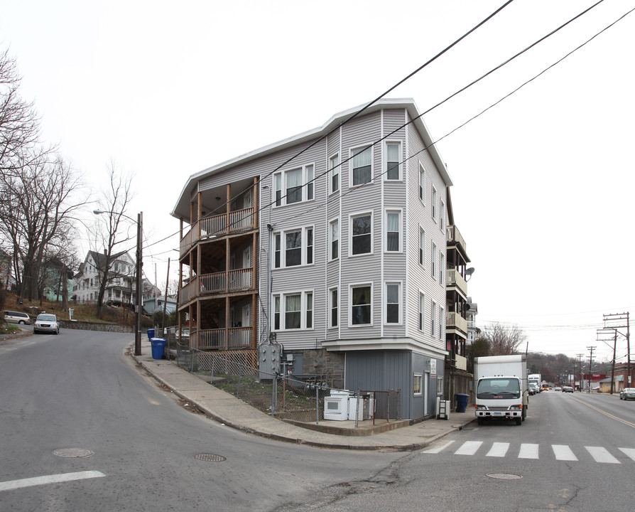 1071 S Main St in Waterbury, CT - Building Photo