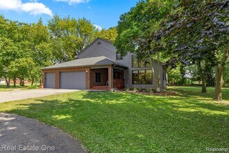 18990 Beck Rd in Northville, MI - Building Photo - Building Photo