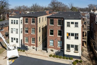 1048 Cherokee Rd in Louisville, KY - Foto de edificio - Building Photo