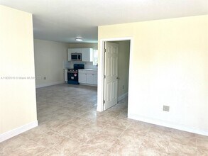 17625 SW 160th Ave in Miami, FL - Building Photo - Building Photo