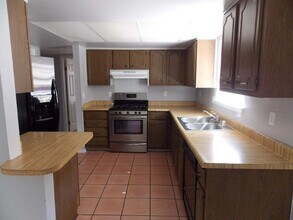 1525 Bob Smith Dr in El Paso, TX - Foto de edificio - Building Photo