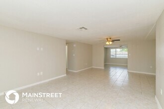 5606 Andrea Dr, Unit A503 in Holiday, FL - Foto de edificio - Building Photo