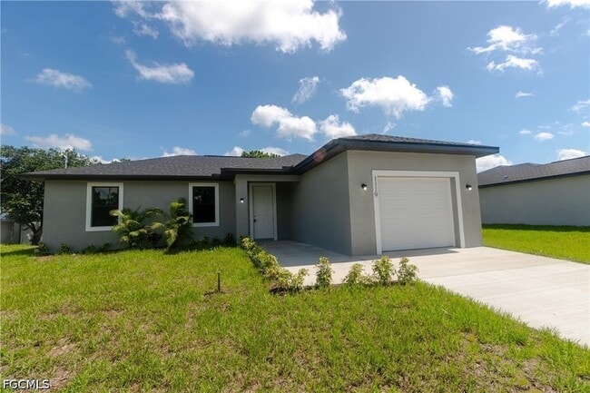 1119 Deauville St E in Lehigh Acres, FL - Foto de edificio - Building Photo
