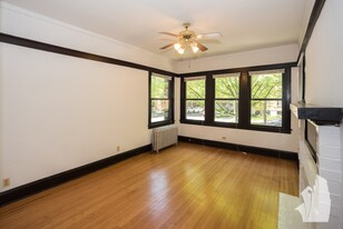 3501 N Greenview Ave, Unit 3501-3 Apartments