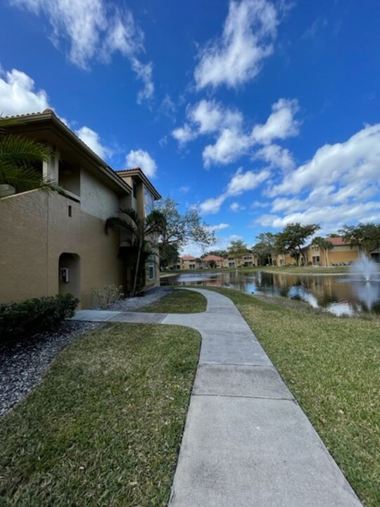 4791 Via Palm Lakes in West Palm Beach, FL - Foto de edificio
