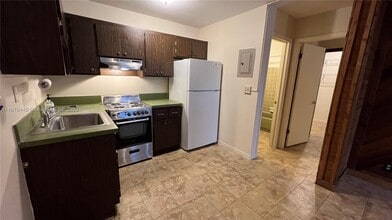 2400 SW 42nd Ave in Fort Lauderdale, FL - Building Photo - Building Photo