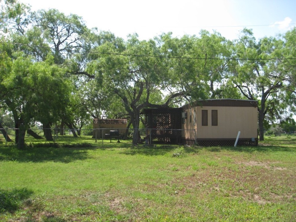 Beeville Mobile Park in Beeville, TX - Building Photo