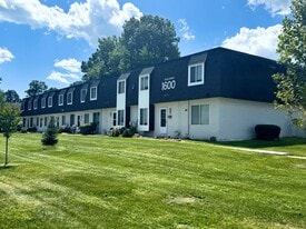 Windsor Forest Townhomes in New Castle, DE - Building Photo