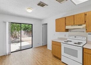 8939 Kenton Briar in San Antonio, TX - Foto de edificio - Building Photo