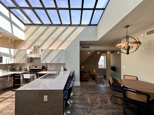 225 E Michigan St, Unit ID1379039P in Milwaukee, WI - Foto de edificio - Building Photo