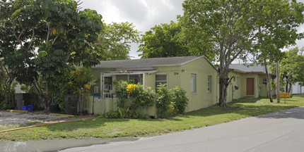 204 SW 1 St in Dania Beach, FL - Building Photo - Building Photo