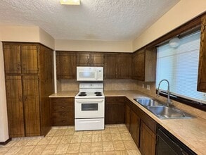 5134 Poppleton Ave in Omaha, NE - Building Photo - Building Photo