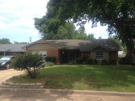 1701 Lenox Dr in Norman, OK - Building Photo