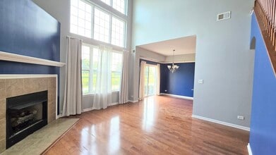 2366 Georgetown Cir in Aurora, IL - Building Photo - Building Photo