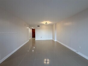 5033 NW 7th St in Miami, FL - Building Photo - Building Photo