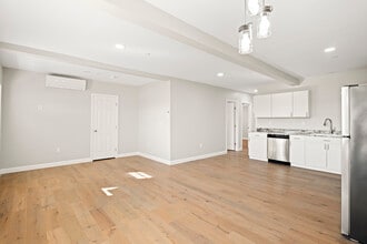 812 2nd Ave N in Seattle, WA - Foto de edificio - Building Photo