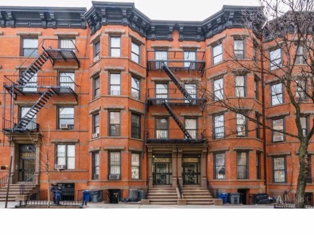 200 W 83rd St in New York, NY - Building Photo