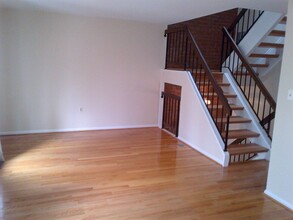 725 Twin Holly Ln in Silver Spring, MD - Building Photo - Building Photo
