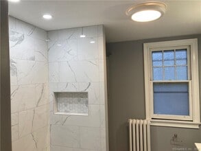 18 Maplewood Ave in West Hartford, CT - Building Photo - Building Photo