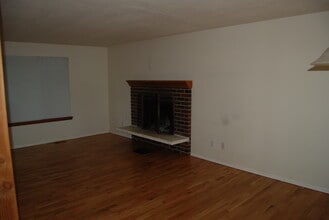 13310 NE 74th St in Redmond, WA - Foto de edificio - Building Photo