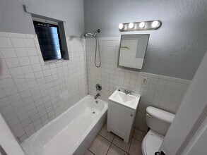 817 NW 10th St in Hallandale Beach, FL - Building Photo - Building Photo