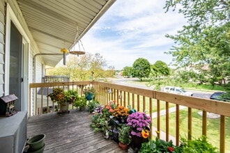 Canterbury Court in Sun Prairie, WI - Foto de edificio - Building Photo