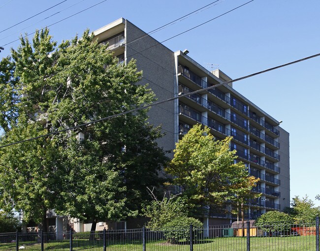 Kingsbury Towers in Cleveland, OH - Foto de edificio - Building Photo