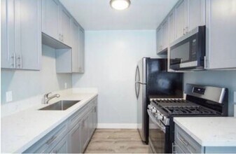 424 Emerald Avenue in El Cajon, CA - Foto de edificio - Building Photo