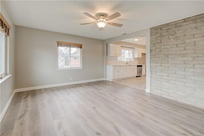 property at 1242 E Everett Pl