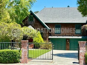 2022 Fifth Ave in San Rafael, CA - Foto de edificio - Building Photo