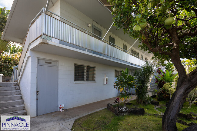 738 Menehune Ln-Unit -5 in Honolulu, HI - Building Photo - Building Photo