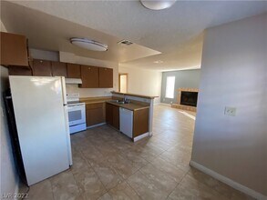 2685 Bryandouglas Dr-Unit -B in Las Vegas, NV - Building Photo - Building Photo