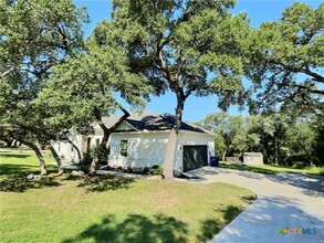 1921 Hunters Cove in New Braunfels, TX - Foto de edificio - Building Photo