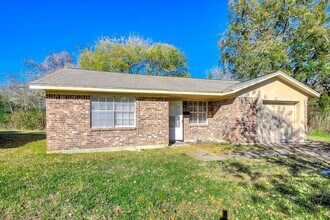 7502 Plover Cir in Texas City, TX - Building Photo - Building Photo