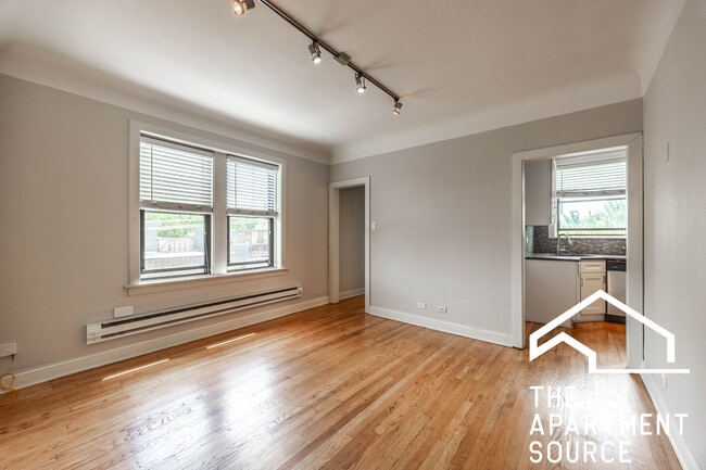 2311 N Rockwell St, Unit 1C in Chicago, IL - Building Photo - Building Photo