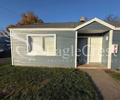 223 SE Roseville Ln in College Place, WA - Building Photo