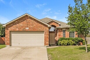 1212 Juniper Ln in Burleson, TX - Building Photo