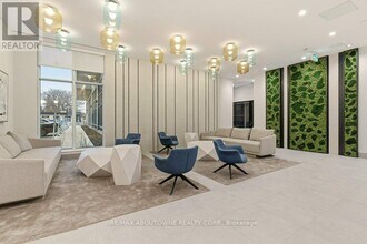 500 Plains Rd E in Burlington, ON - Building Photo - Building Photo