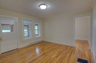 1127 11th St in Moline, IL - Building Photo - Building Photo
