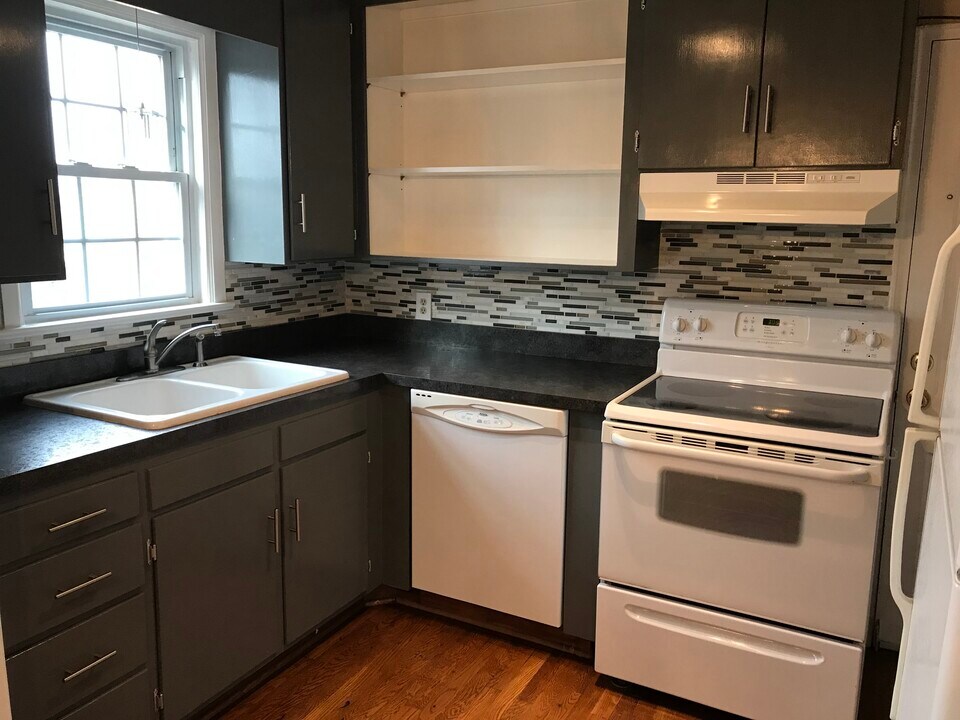 2425 Longview Ave SW in Roanoke, VA - Building Photo