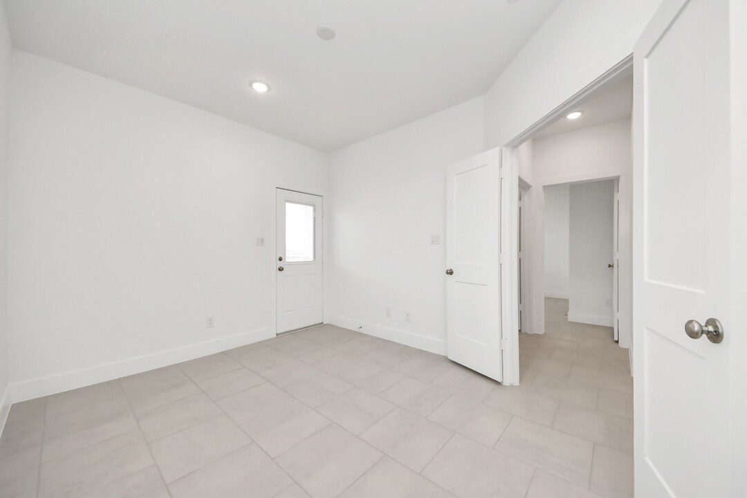 1420 Shaded Rock Dr in Sienna, TX - Building Photo