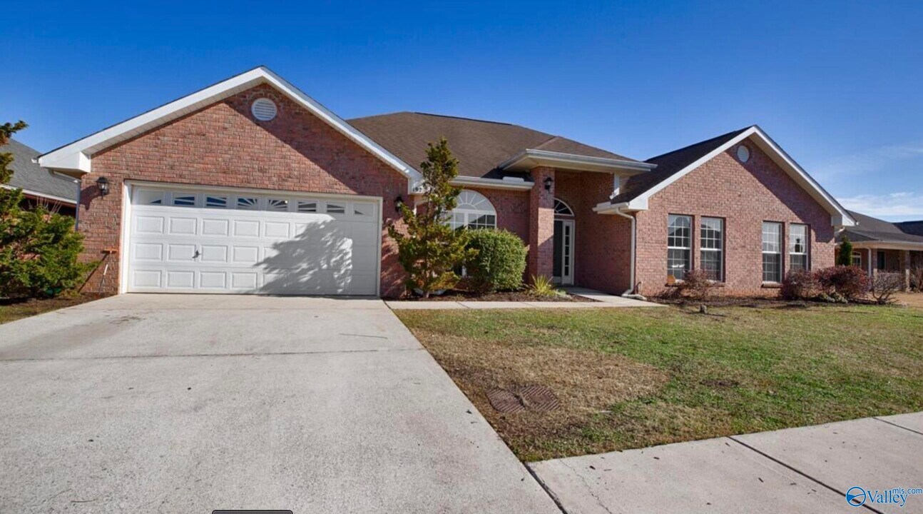 192 Bremerton Dr SW in Huntsville, AL - Building Photo