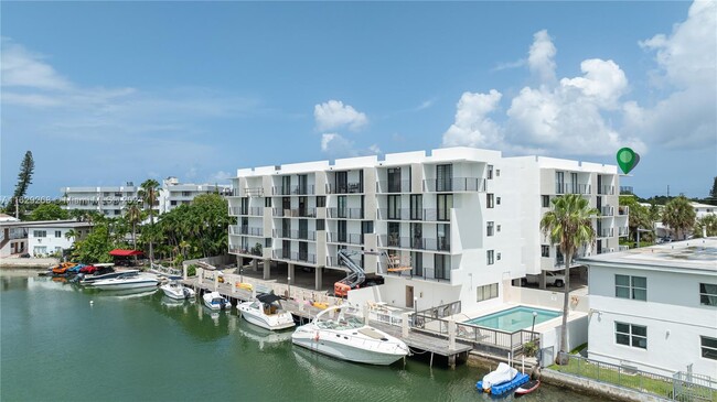 8100 Byron Ave in Miami Beach, FL - Building Photo - Building Photo