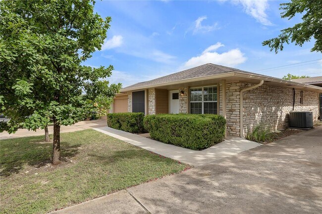 1714 Shadowview Dr in Austin, TX - Foto de edificio - Building Photo