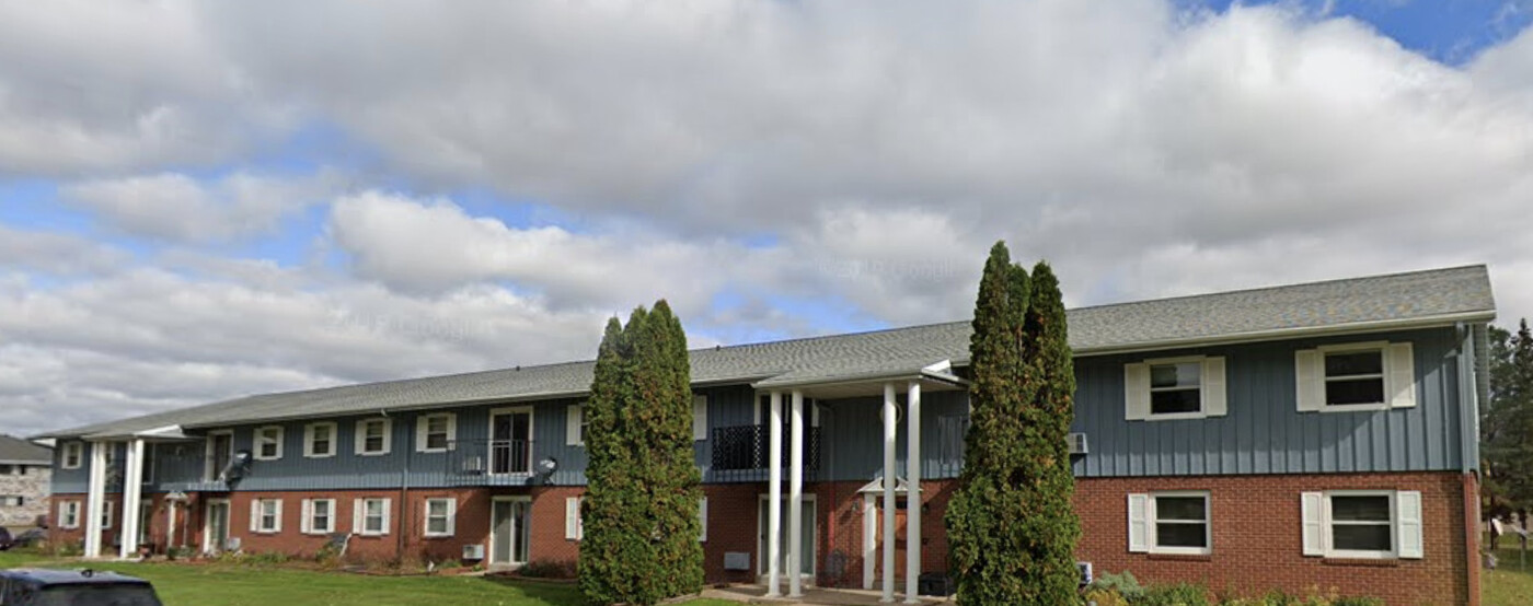 Wildwood Court in Marshfield, WI - Foto de edificio