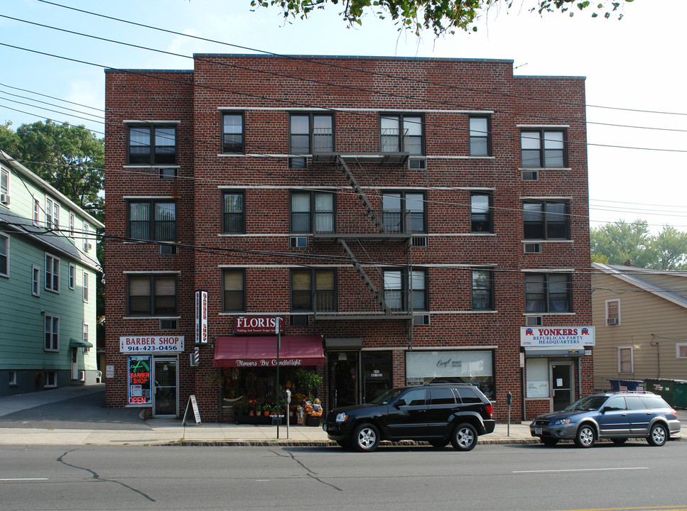 691-695 Yonkers Ave in Yonkers, NY - Building Photo