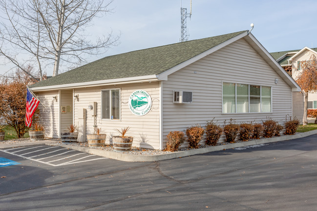 Canyon Greens Apartments in Spokane, WA - Foto de edificio - Building Photo