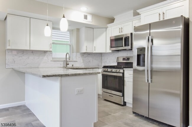 32 Garibaldi Ave in Newark, NJ - Building Photo - Building Photo