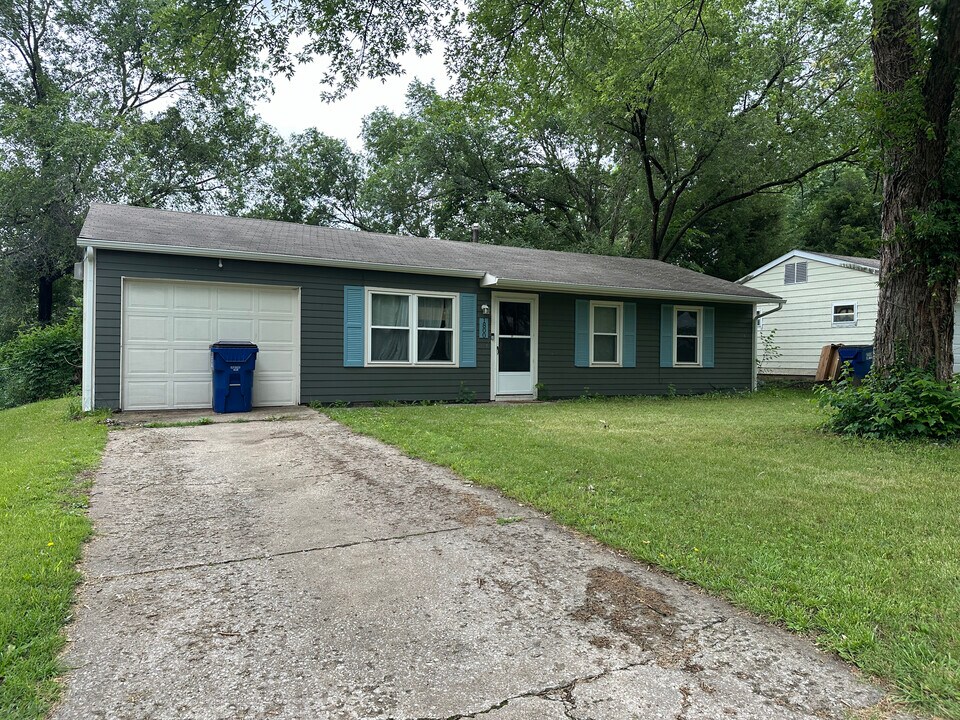 1800 Brook St in Lawrence, KS - Building Photo
